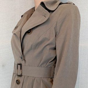 Spring coat size L in khaki colour with belt. Polyester, Nylon, Cotton.